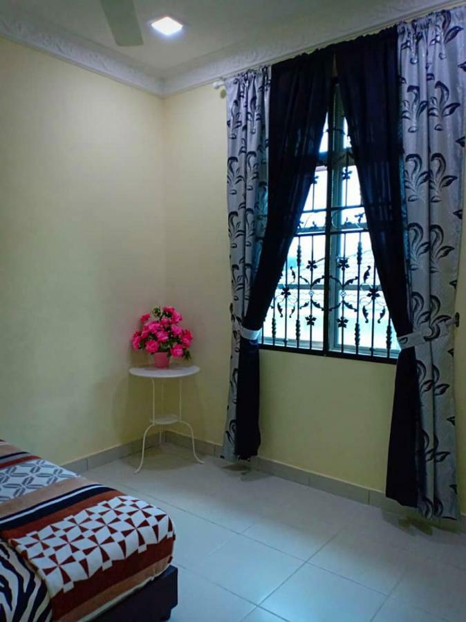 Gambang Homestay Banglomuslim Kuantan Esterno foto
