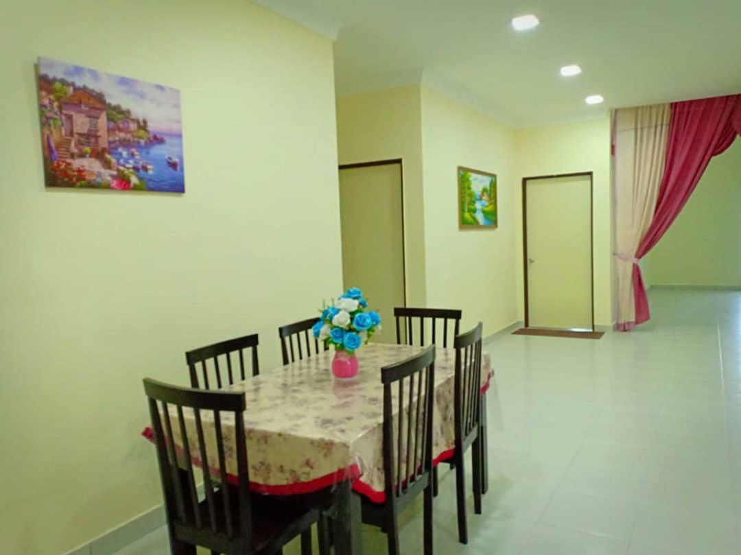 Gambang Homestay Banglomuslim Kuantan Esterno foto