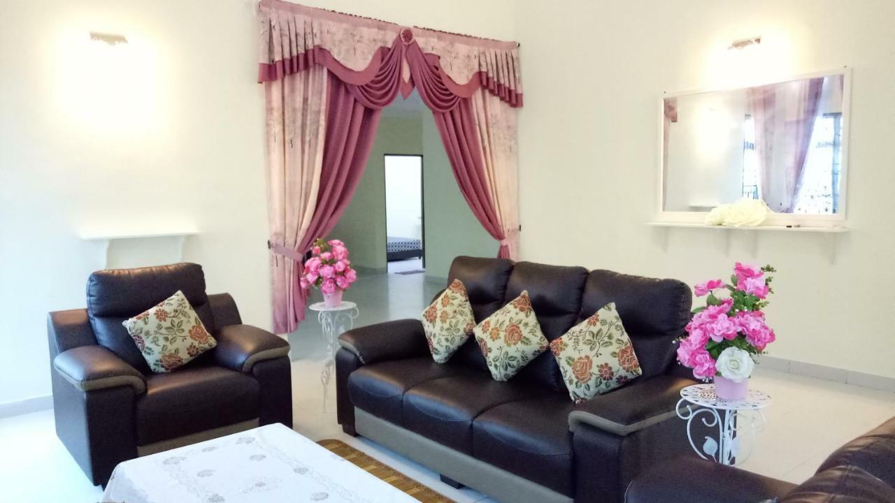 Gambang Homestay Banglomuslim Kuantan Esterno foto