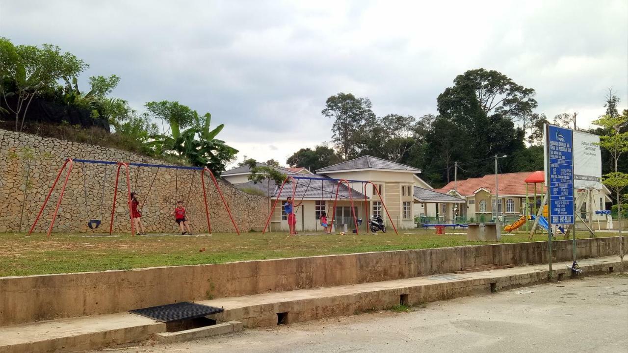 Gambang Homestay Banglomuslim Kuantan Esterno foto