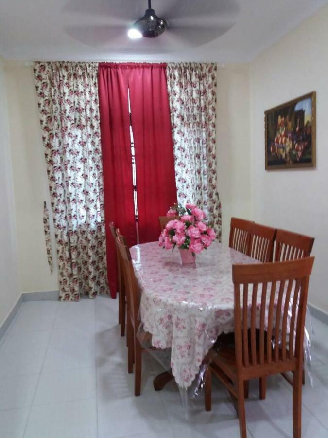 Gambang Homestay Banglomuslim Kuantan Esterno foto