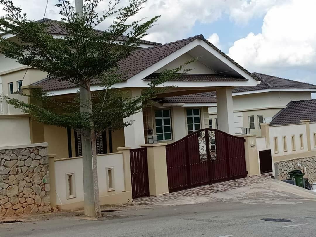Gambang Homestay Banglomuslim Kuantan Esterno foto