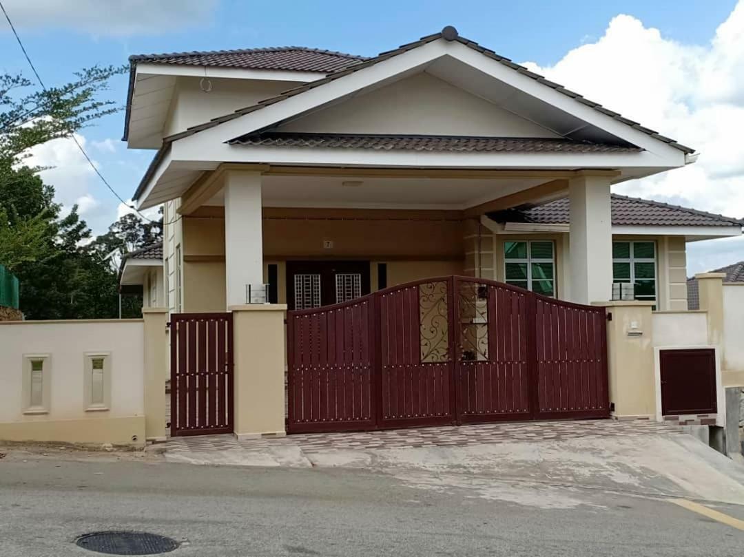 Gambang Homestay Banglomuslim Kuantan Esterno foto