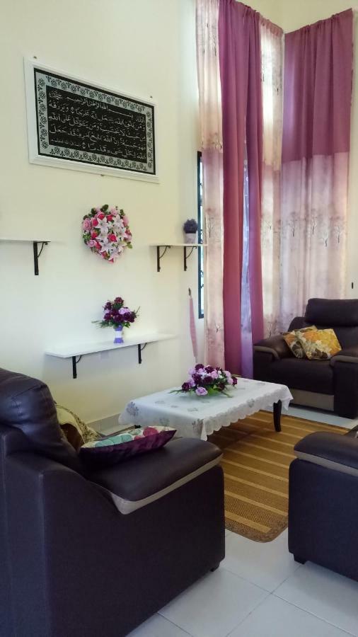 Gambang Homestay Banglomuslim Kuantan Esterno foto